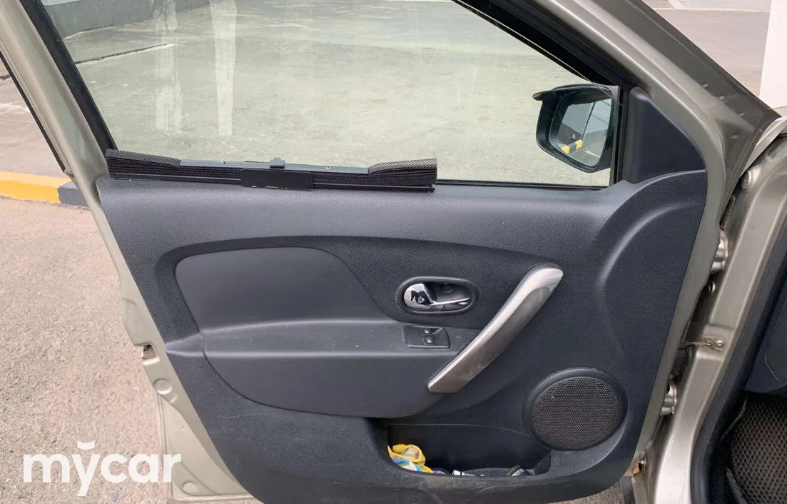 Renault Sandero 2015
