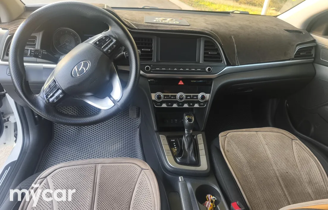 Hyundai Elantra 2019
