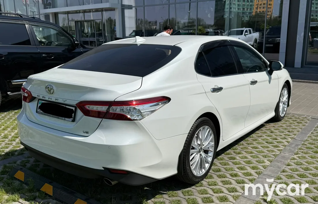 Toyota Camry 2019