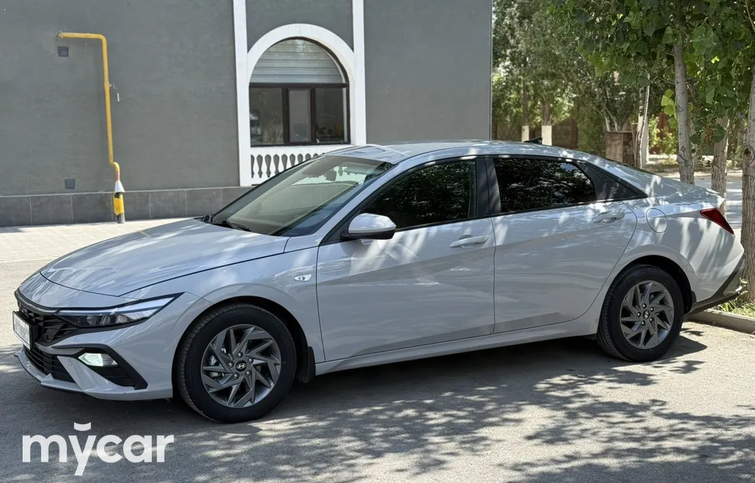 Hyundai Elantra 2024
