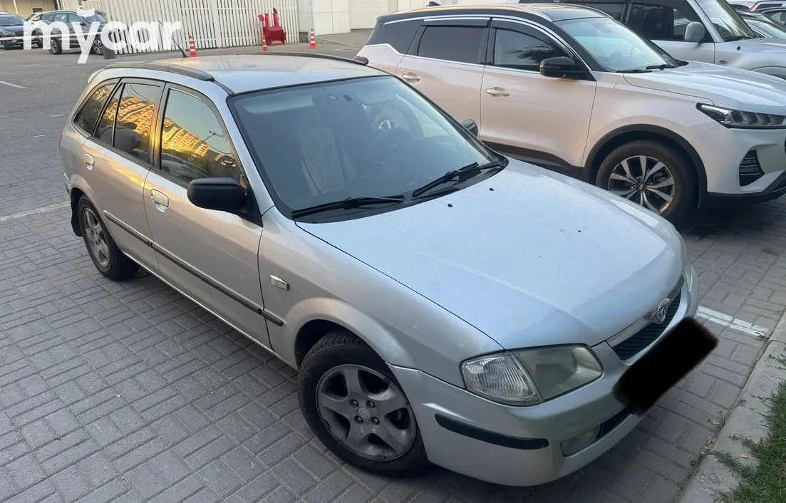 Mazda 323 2000