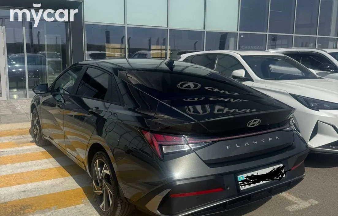 Hyundai Elantra 2025