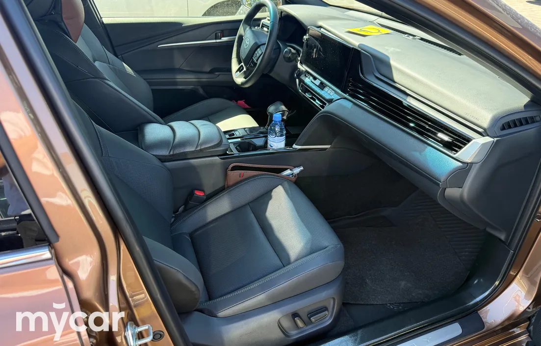Toyota Camry 2025