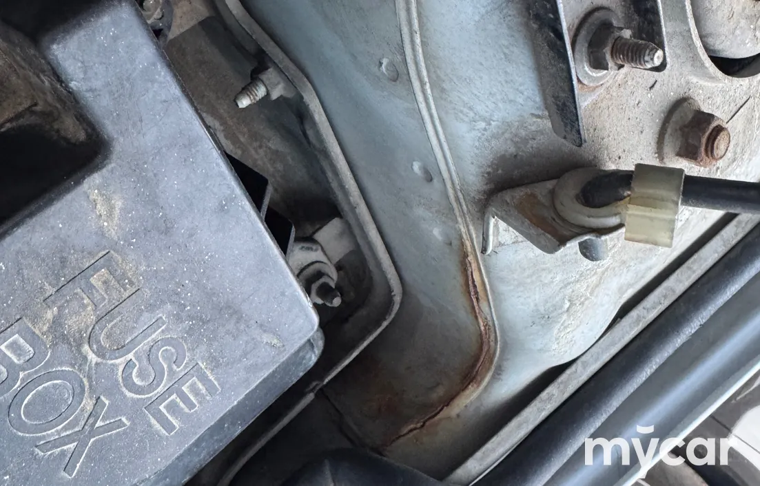 Mazda 323 2000
