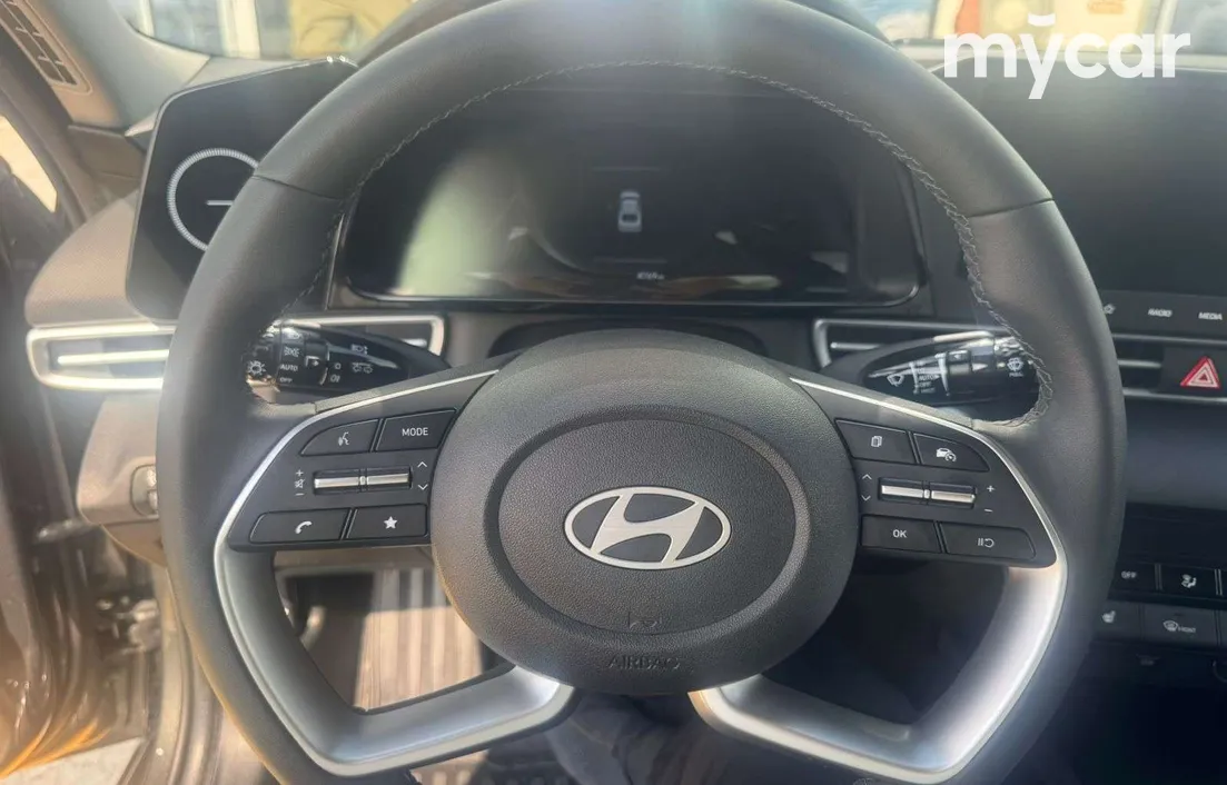 Hyundai Elantra 2025