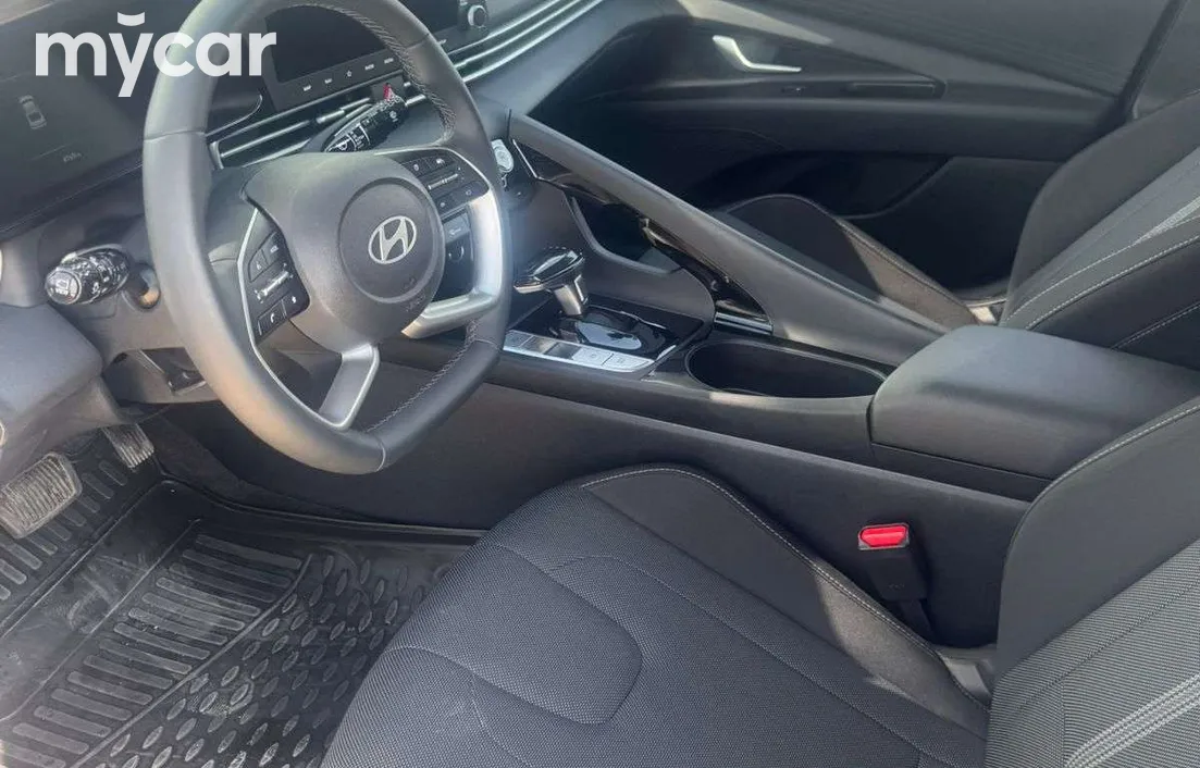 Hyundai Elantra 2025