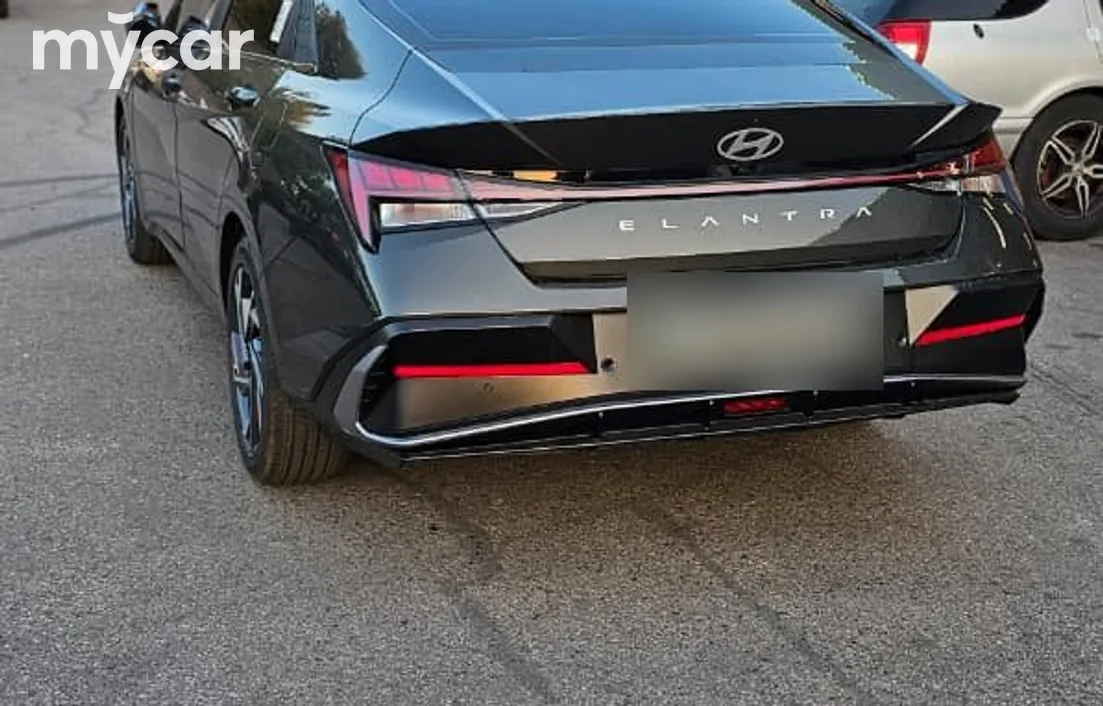 Hyundai Elantra 2024