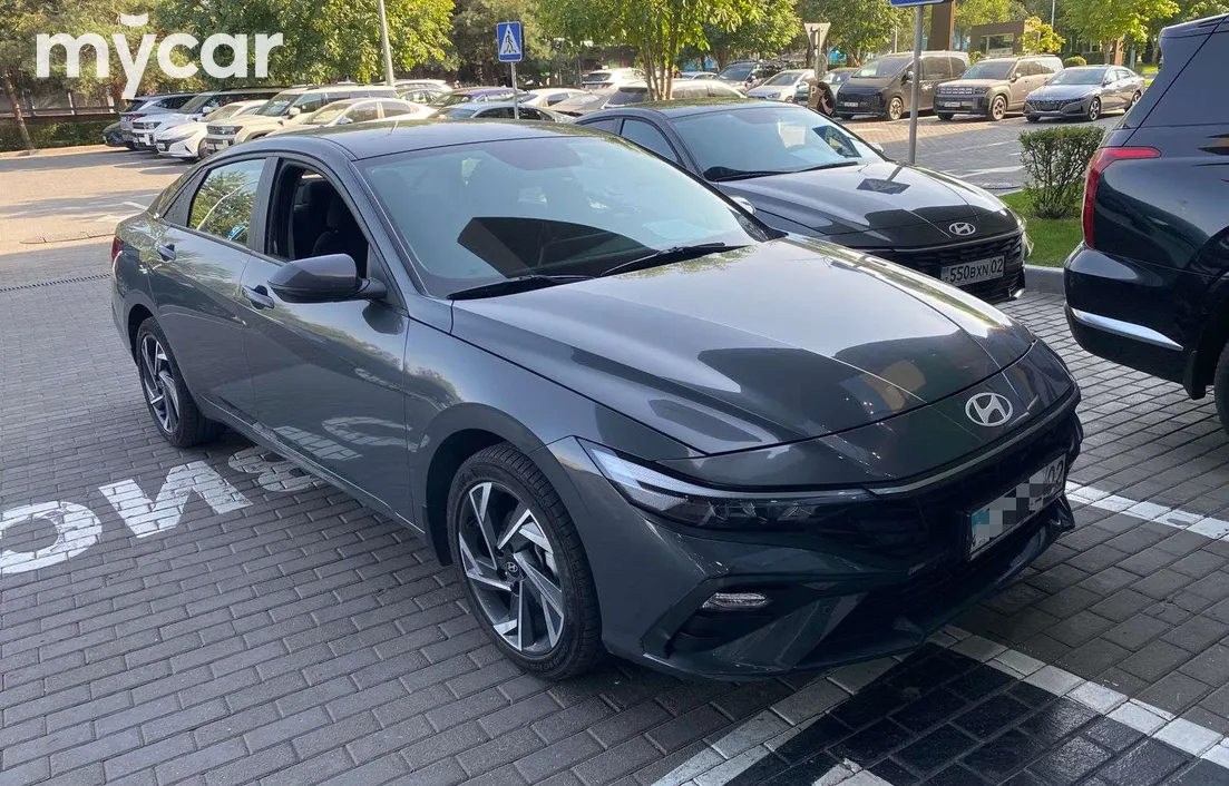 Hyundai Elantra 2024