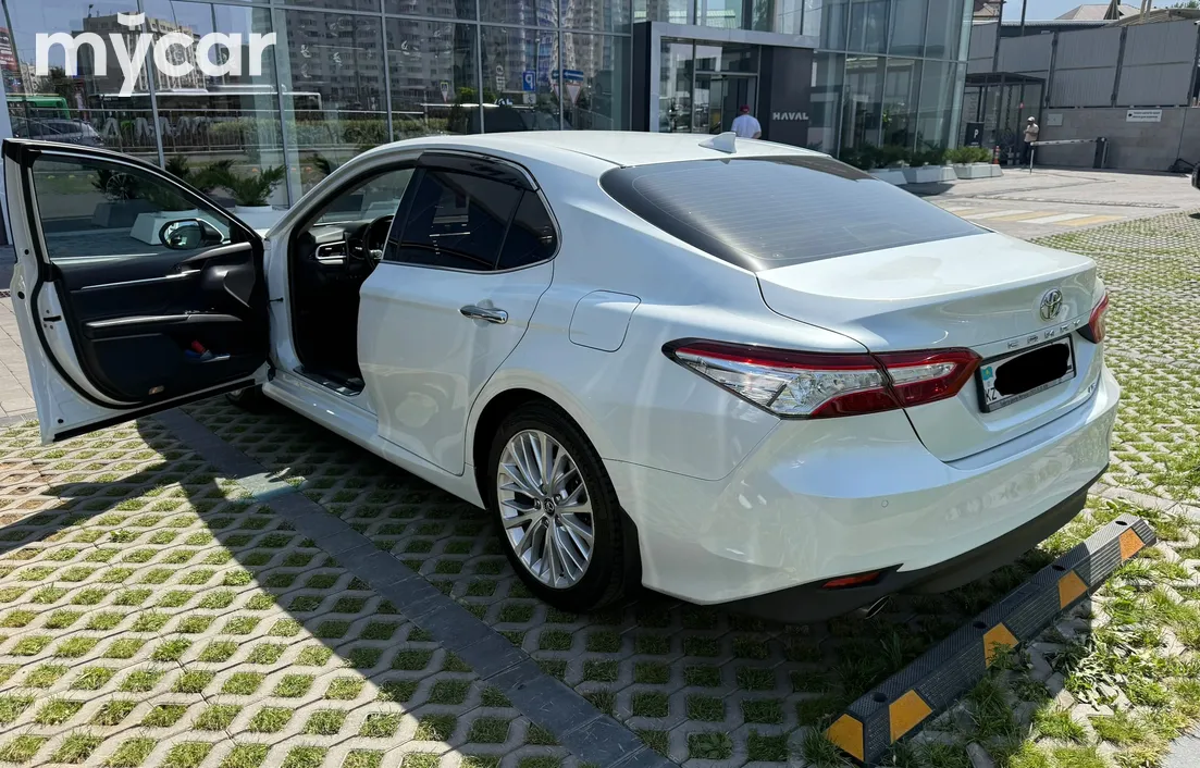 Toyota Camry 2019