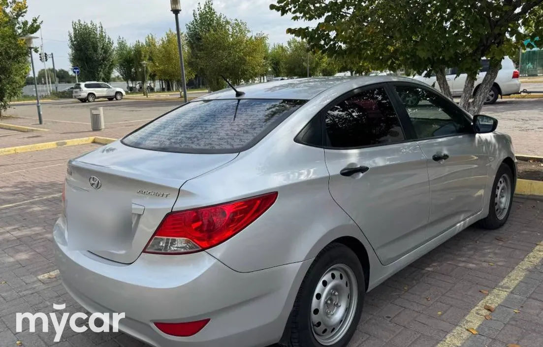 Hyundai Accent 2011