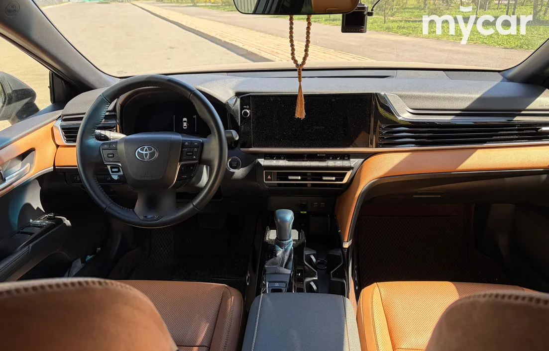 Toyota Camry 2025