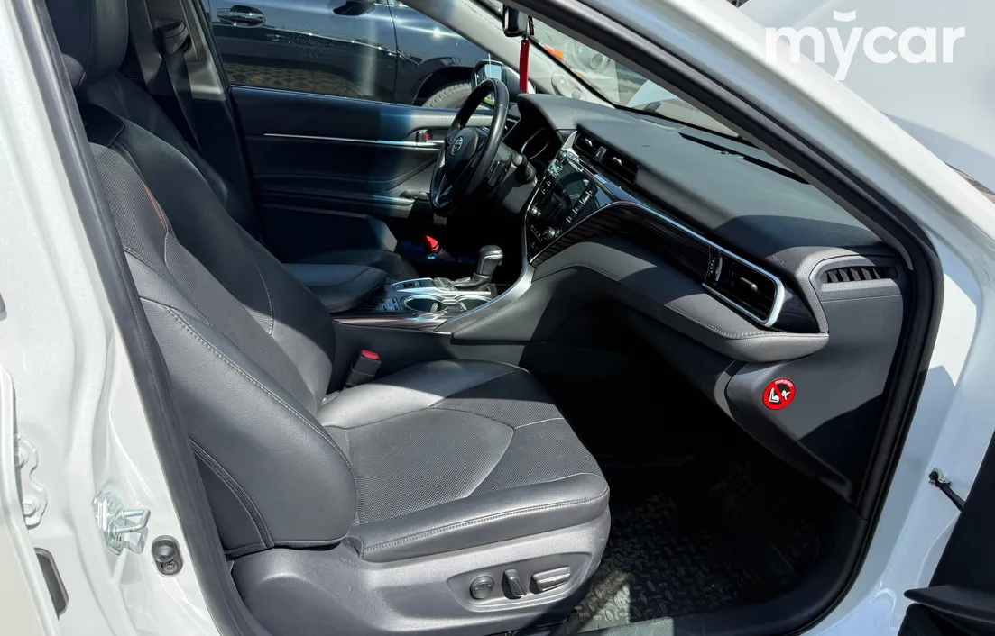 Toyota Camry 2019