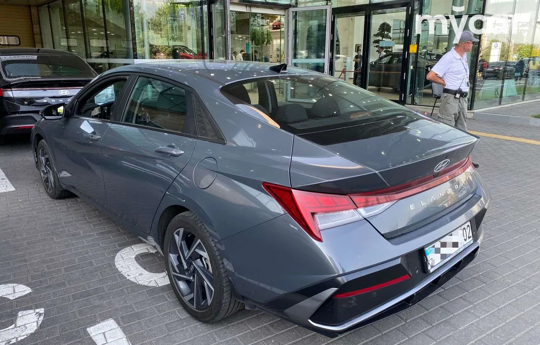 Hyundai Elantra 2024