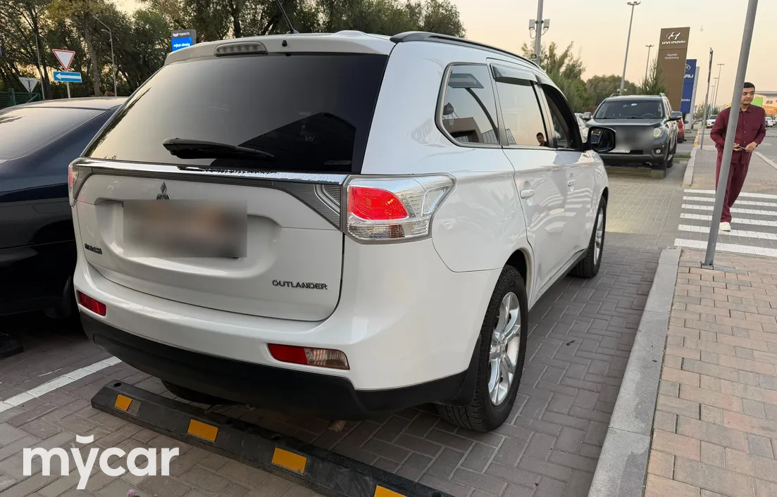 Mitsubishi Outlander 2012