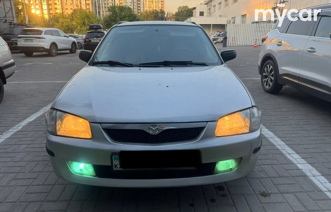 Mazda 323 2000