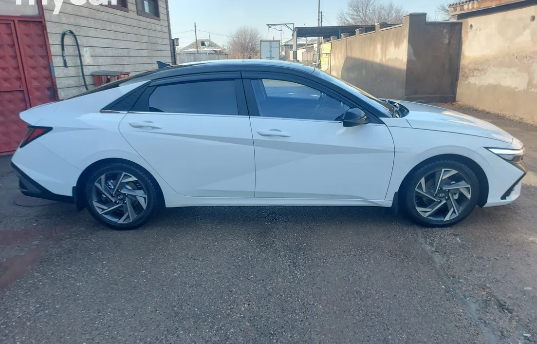 Hyundai Elantra 2023
