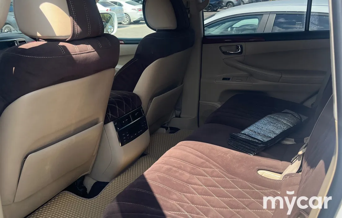 Lexus LX 2010