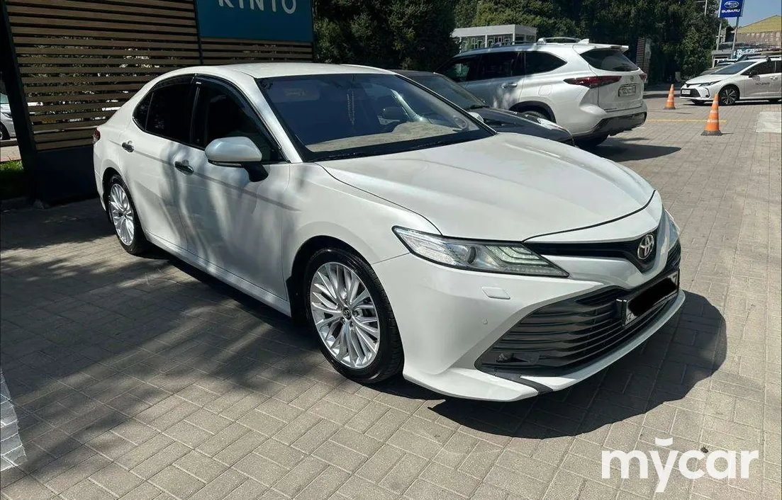 Toyota Camry 2019