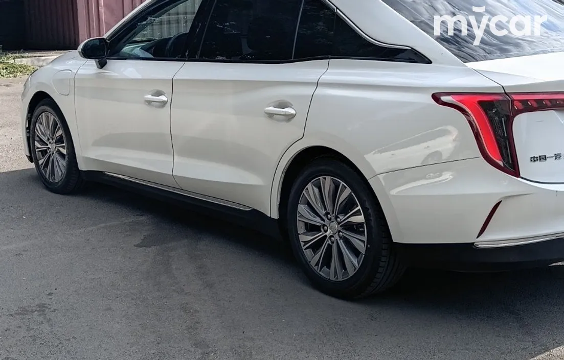 Hongqi E-QM5 2025
