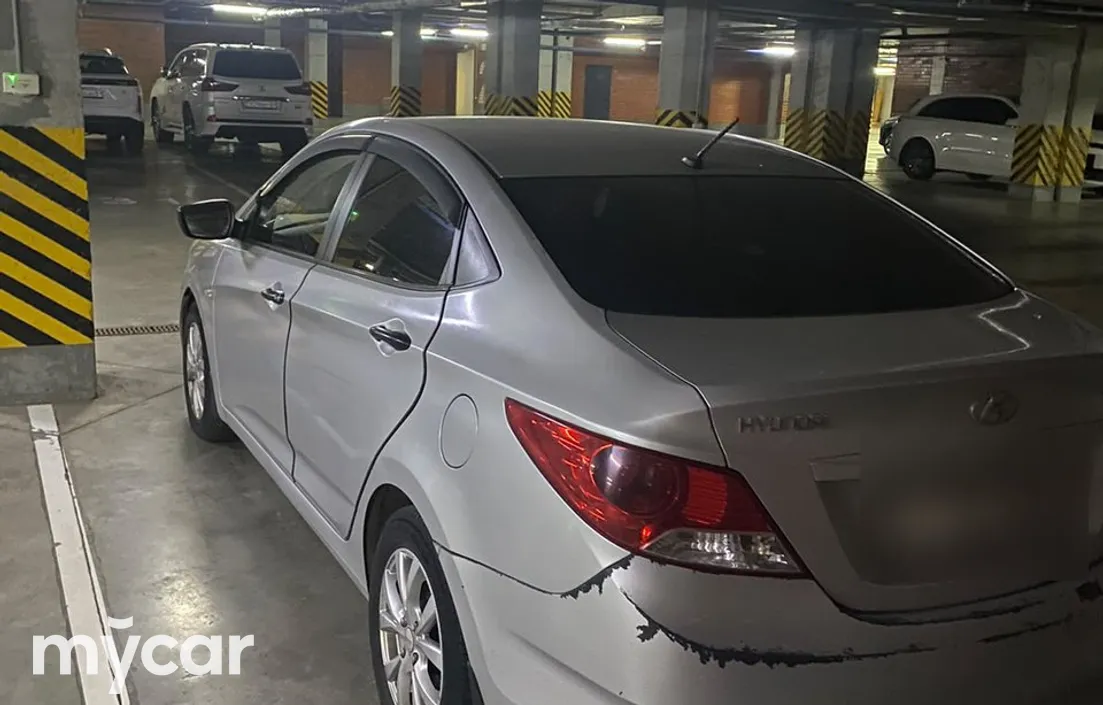 Hyundai Accent 2012