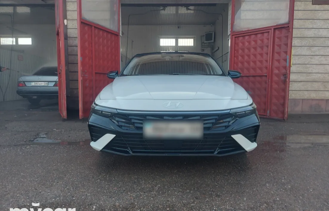 Hyundai Elantra 2023