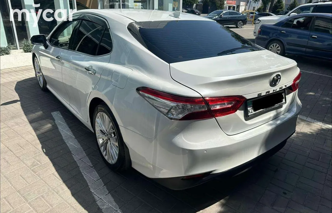 Toyota Camry 2019