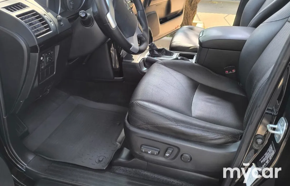 Toyota Land Cruiser Prado 2013