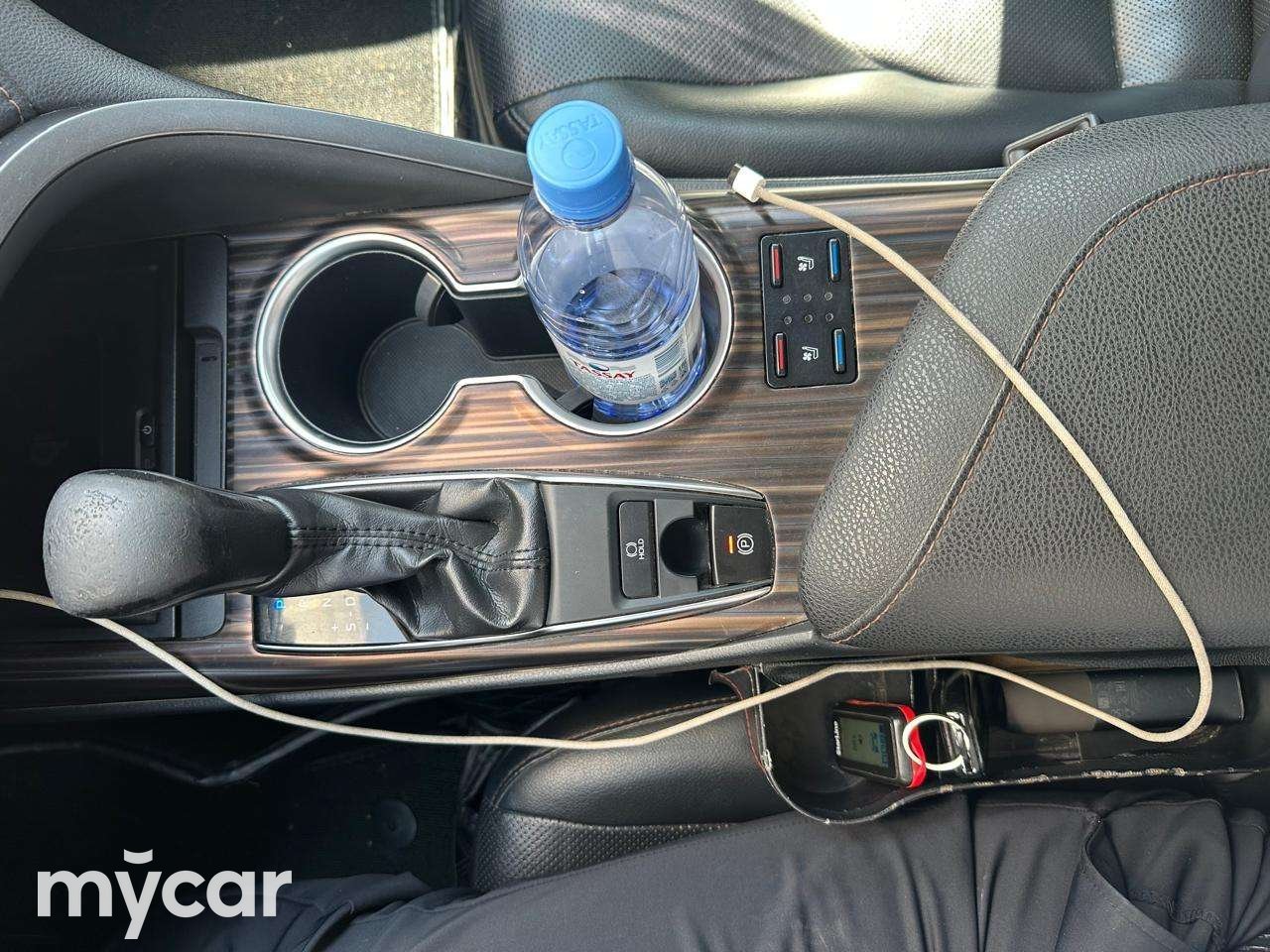 Toyota Camry 2019