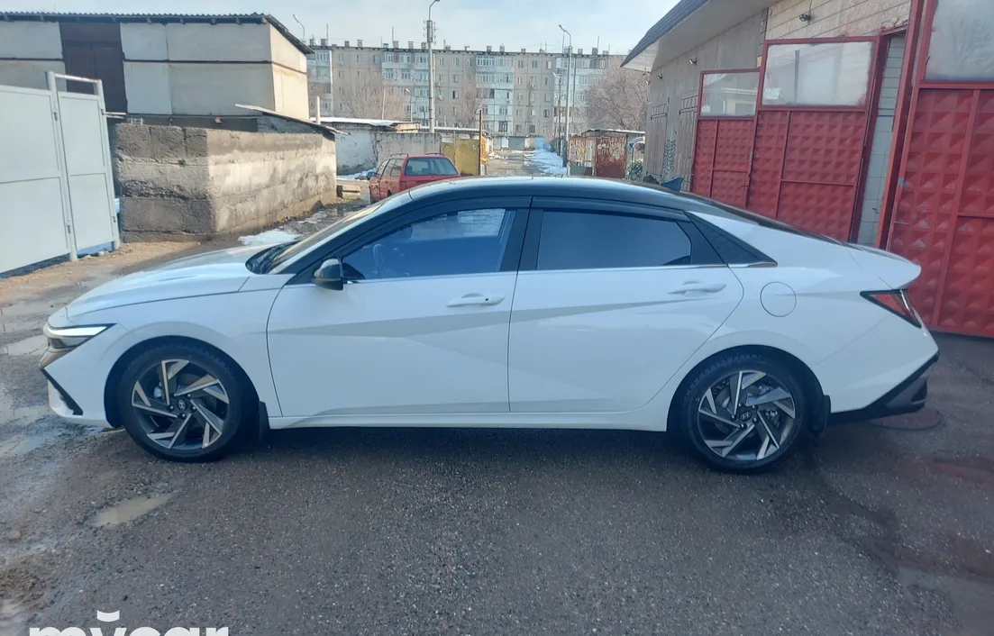 Hyundai Elantra 2023