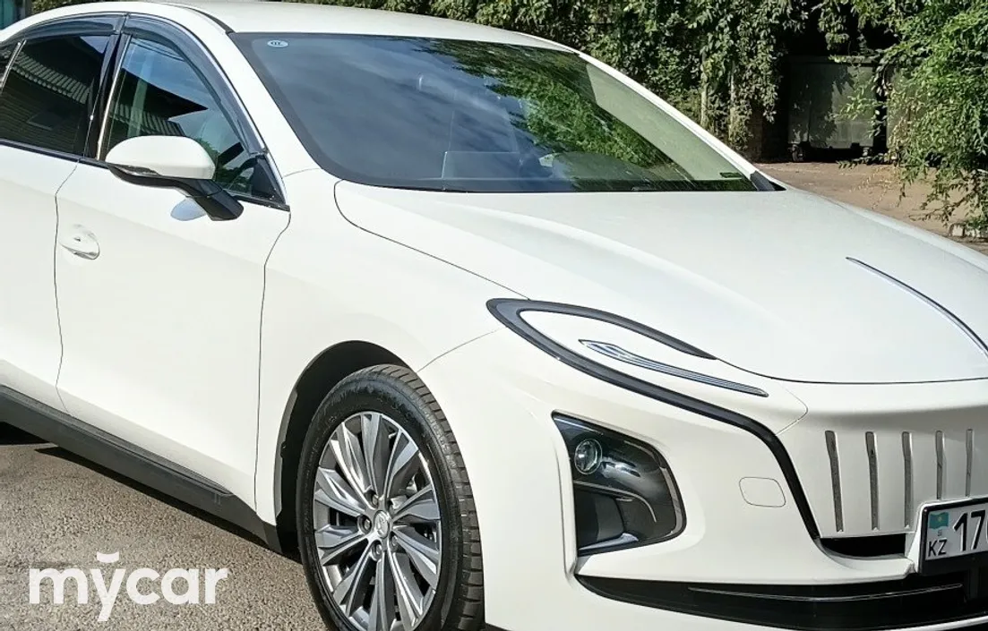 Hongqi E-QM5 2025