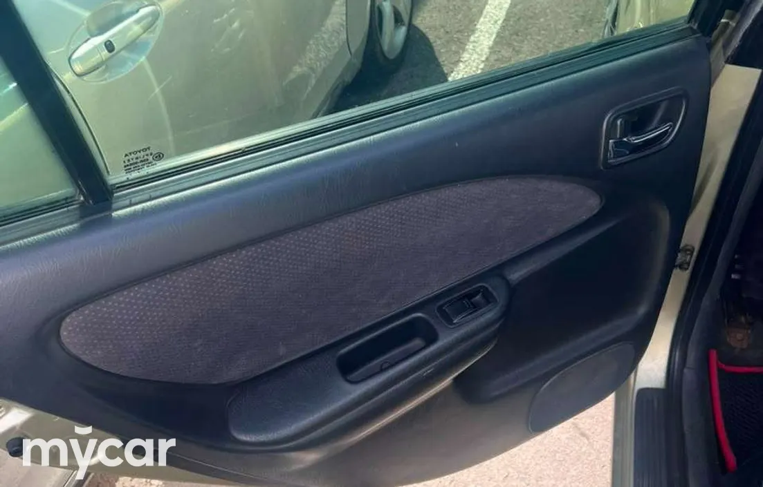 Toyota Avensis 2001