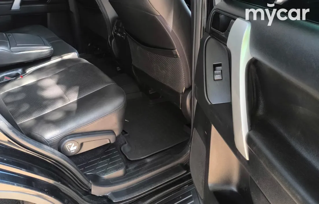 Toyota Land Cruiser Prado 2013