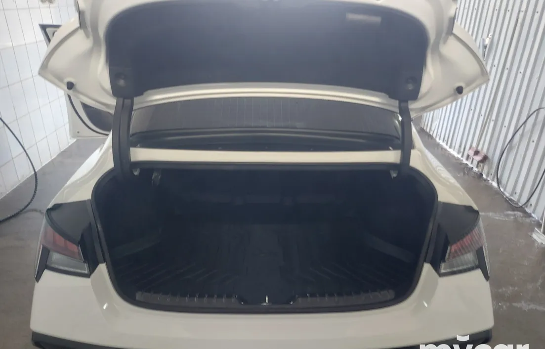Hyundai Elantra 2023