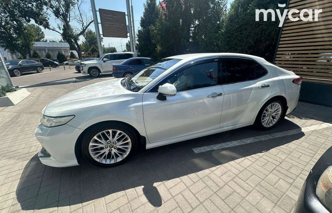 Toyota Camry 2019