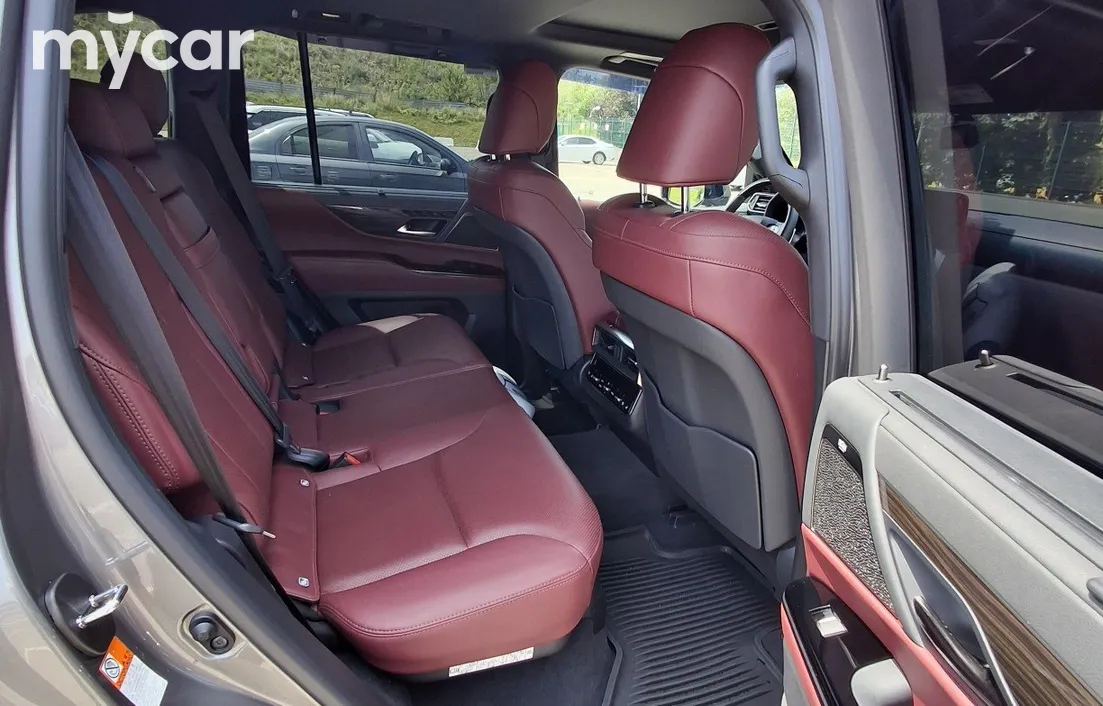 Lexus LX 2025