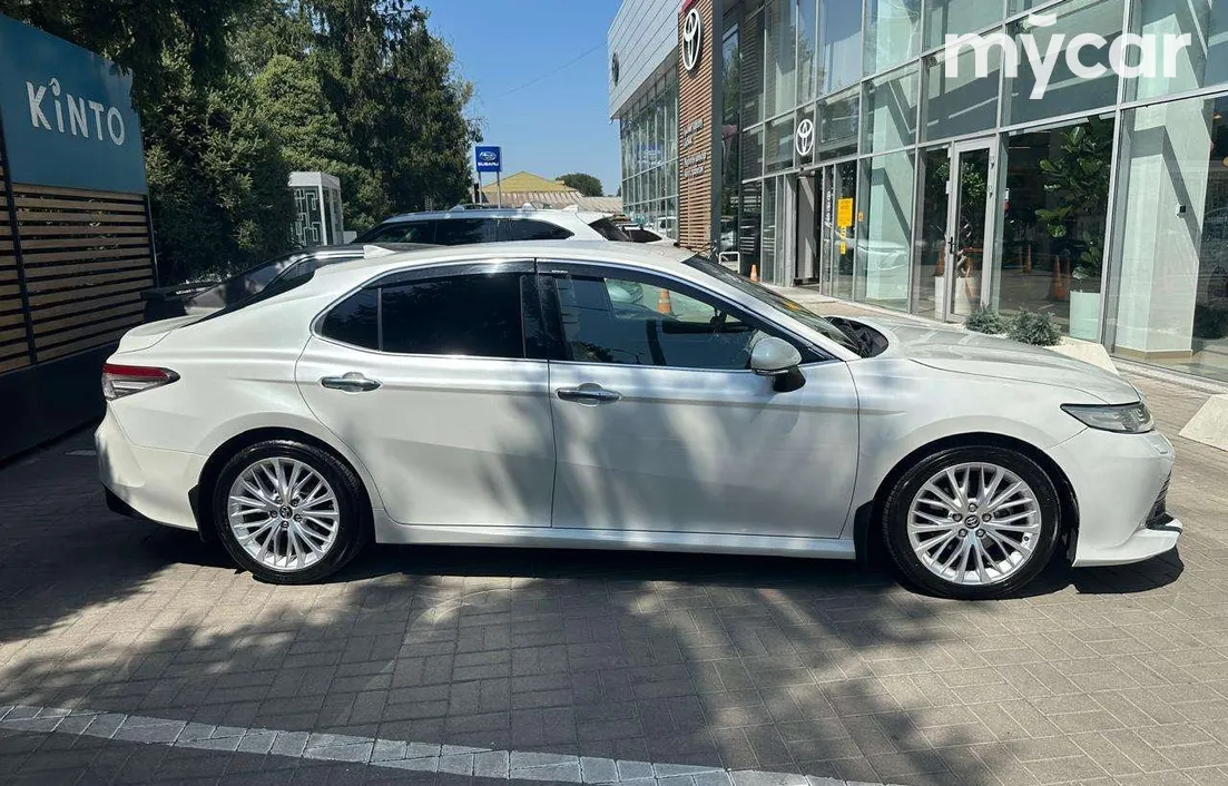 Toyota Camry 2019