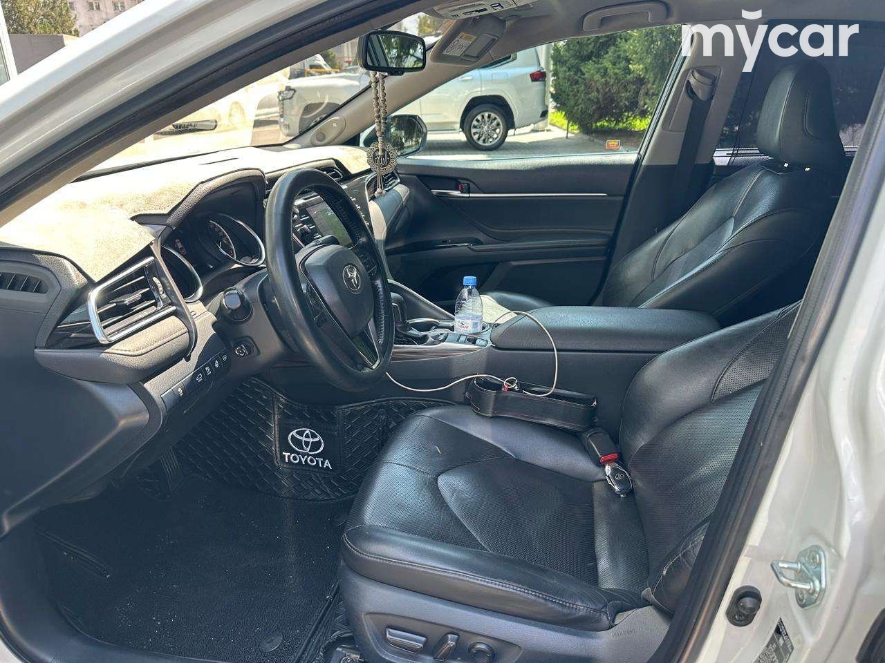 Toyota Camry 2019