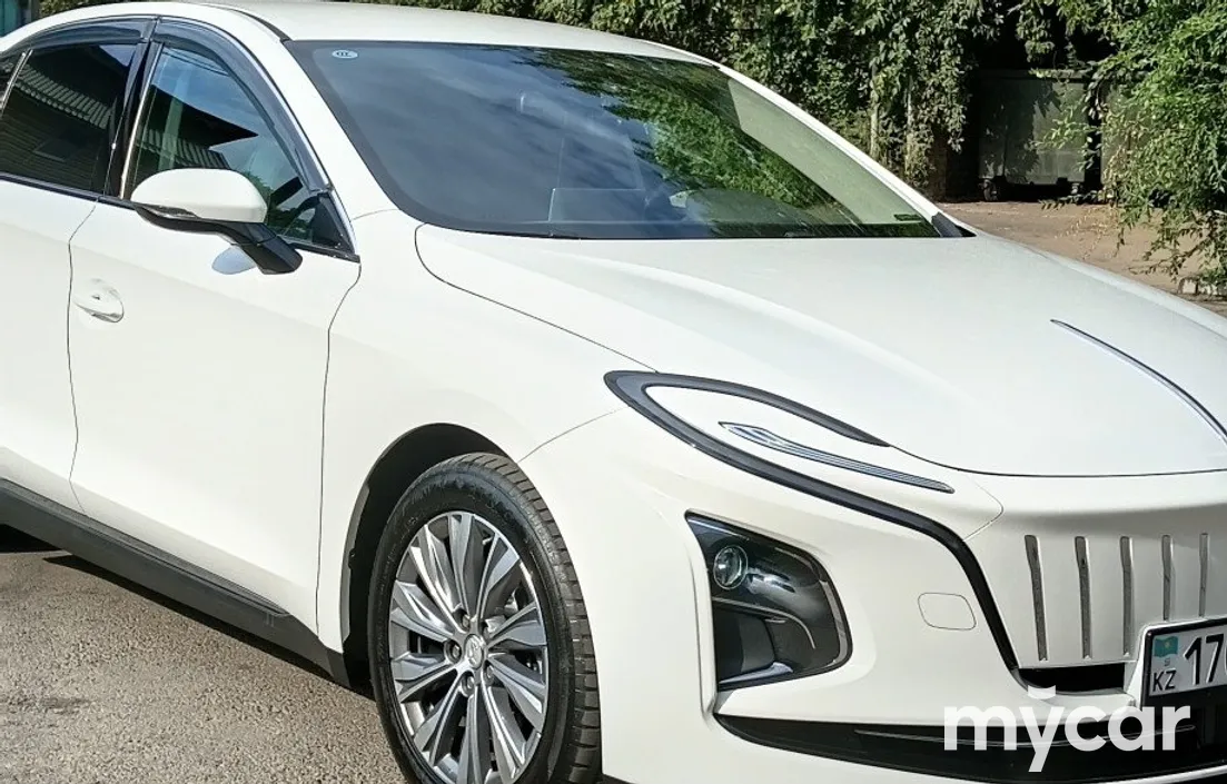 Hongqi E-QM5 2025