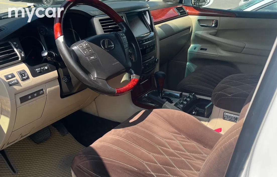 Lexus LX 2010