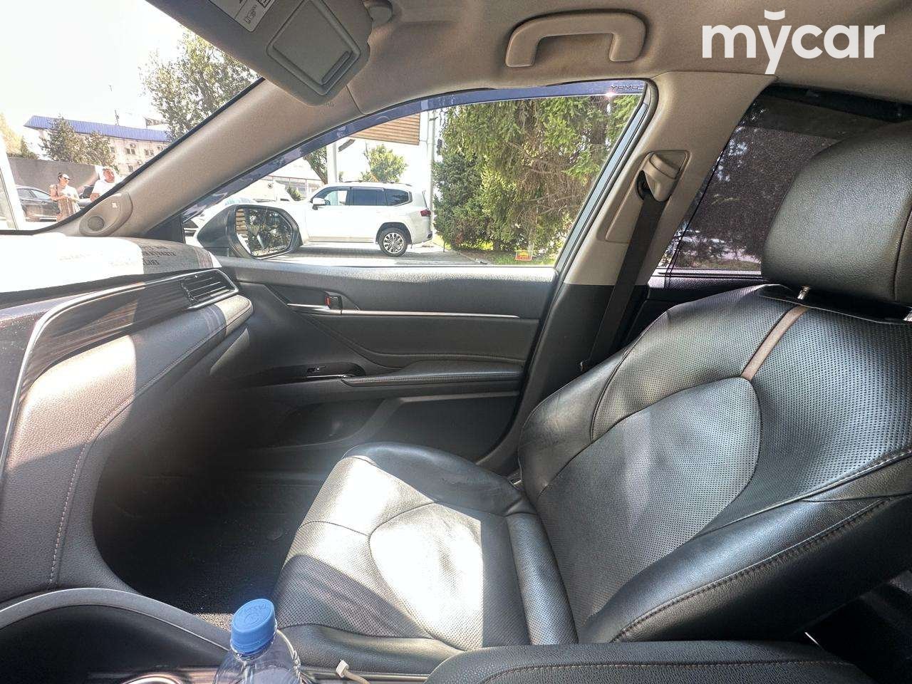 Toyota Camry 2019