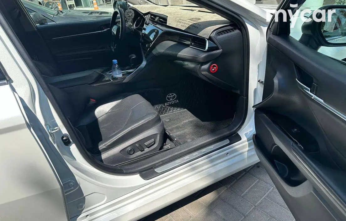 Toyota Camry 2019