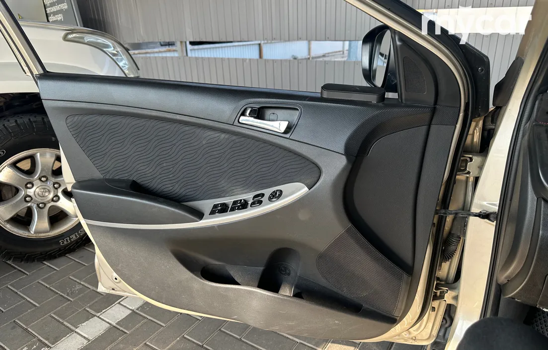 Hyundai Accent 2014