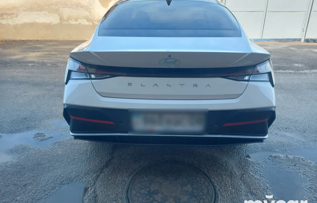 Hyundai Elantra 2023
