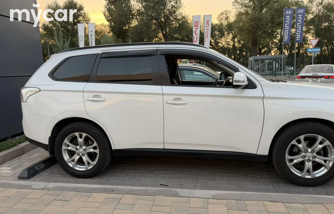 Mitsubishi Outlander 2012