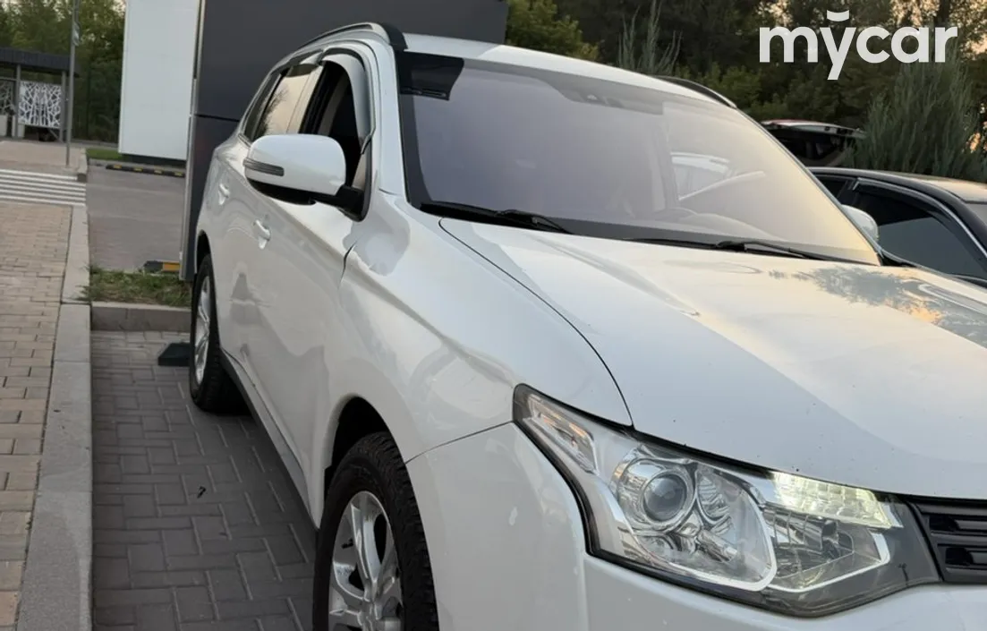 Mitsubishi Outlander 2012