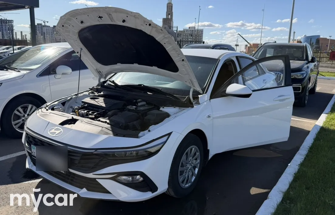 Hyundai Elantra 2024