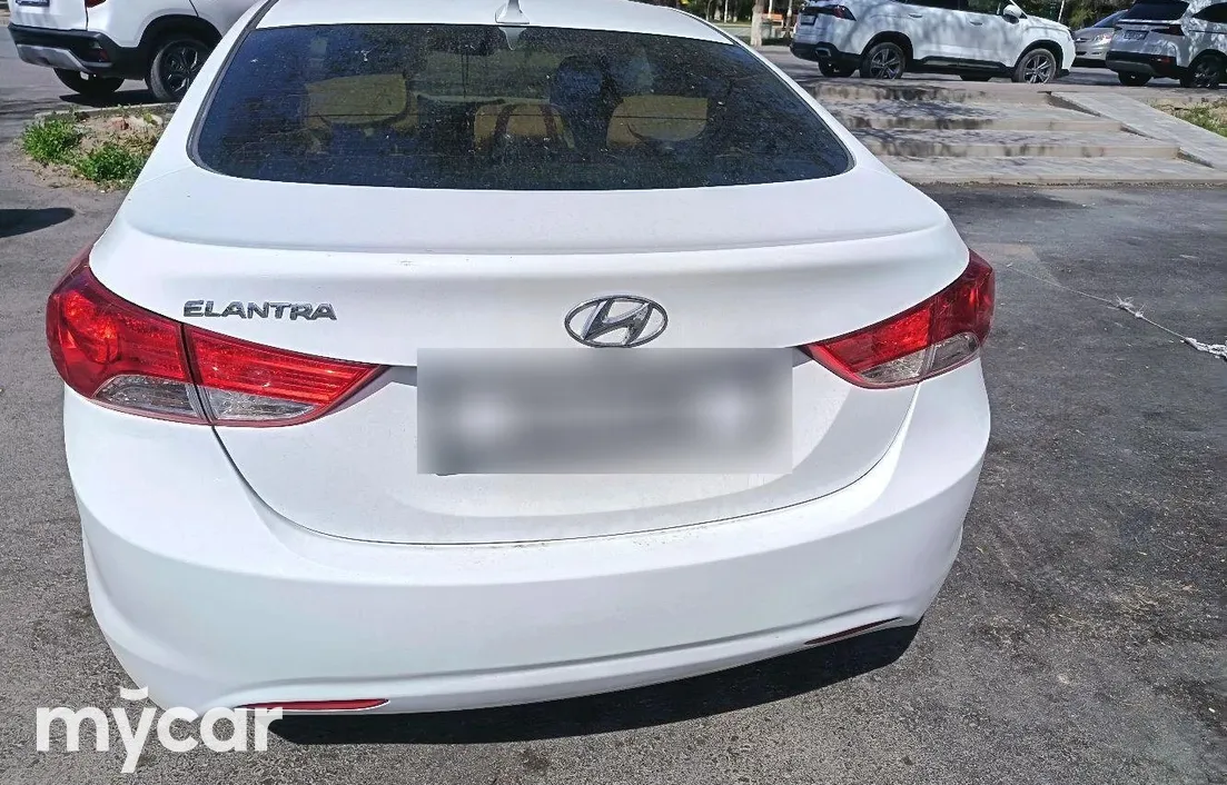 Hyundai Elantra 2013