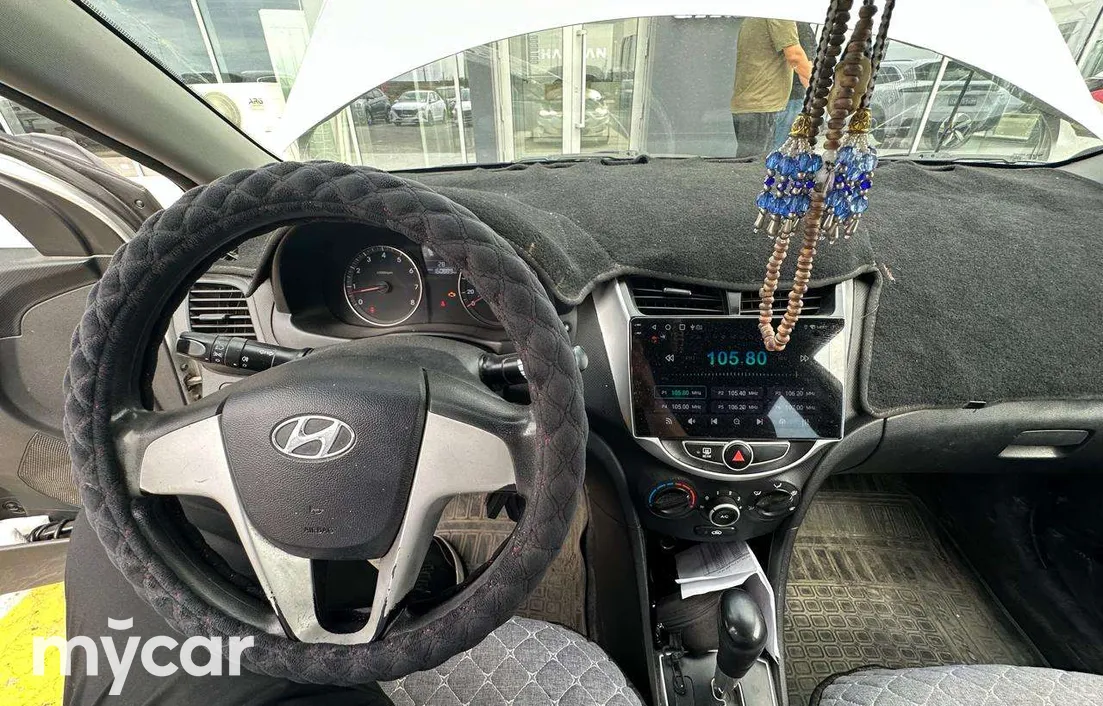 Hyundai Accent 2013