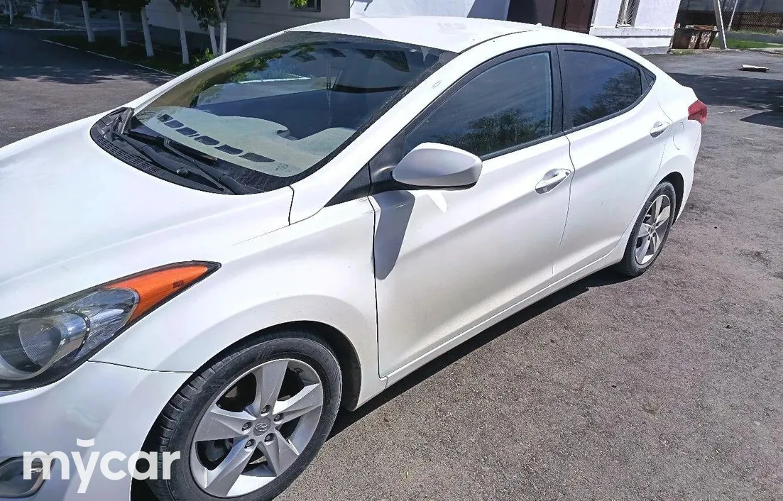Hyundai Elantra 2013