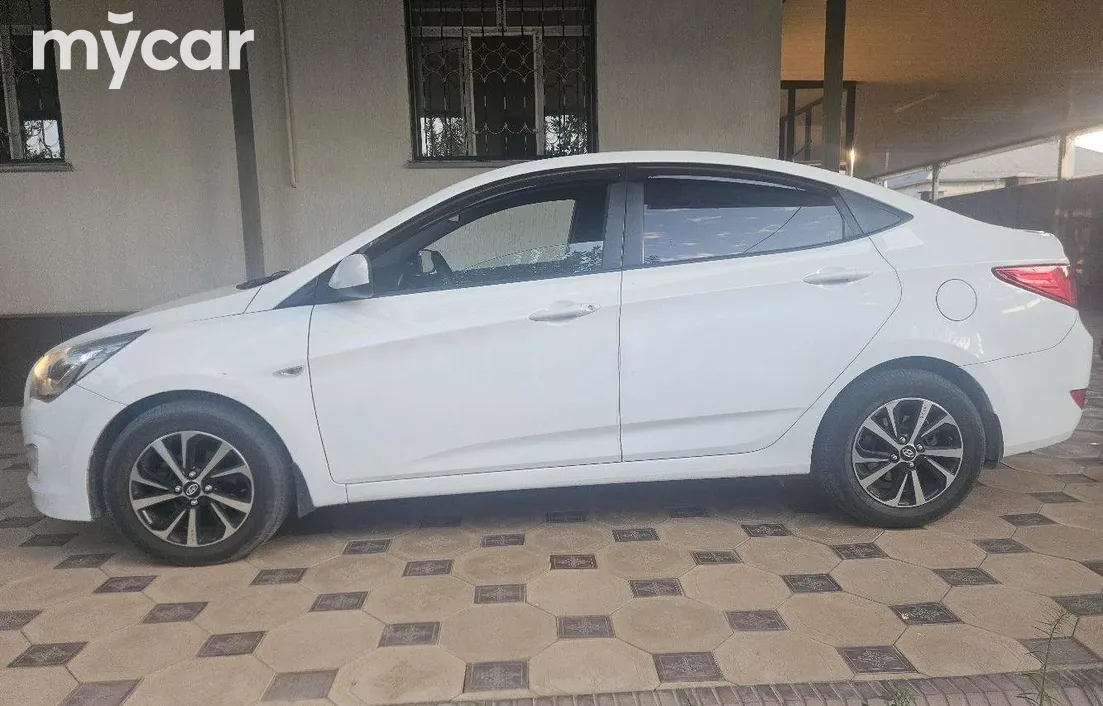 Hyundai Accent 2015